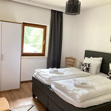 Mit Balkon Und 2 Schlafzimmer By Interhome דירה פלד אם סי
