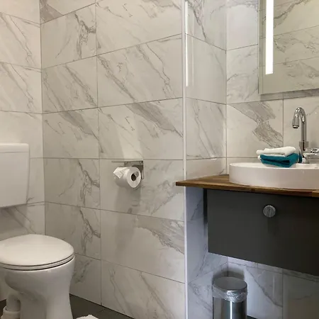 Mit Balkon Und 2 Schlafzimmer By Interhome Apartamento