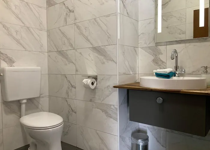 Mit Balkon Und 2 Schlafzimmer By Interhome Apartamento