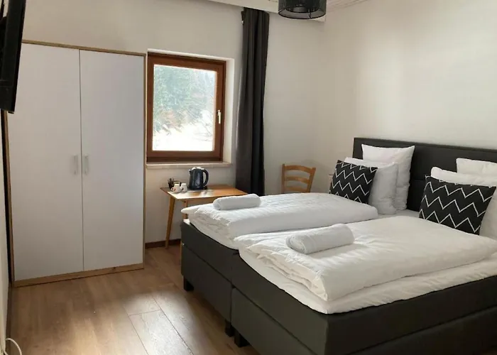 Mit Balkon Und 2 Schlafzimmer By Interhome דירה פלד אם סי